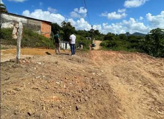 Camacã: Prefeitura realiza mais manutenção em ruas da cidade com patrolamento e cascalhos